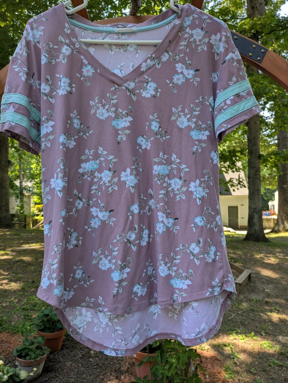 3/$15 Floral V-Neck Tee in Mauve with Mint Trim